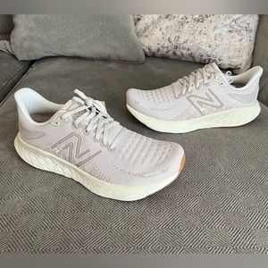 NIB New Balance Fresh Foam Lounge Around